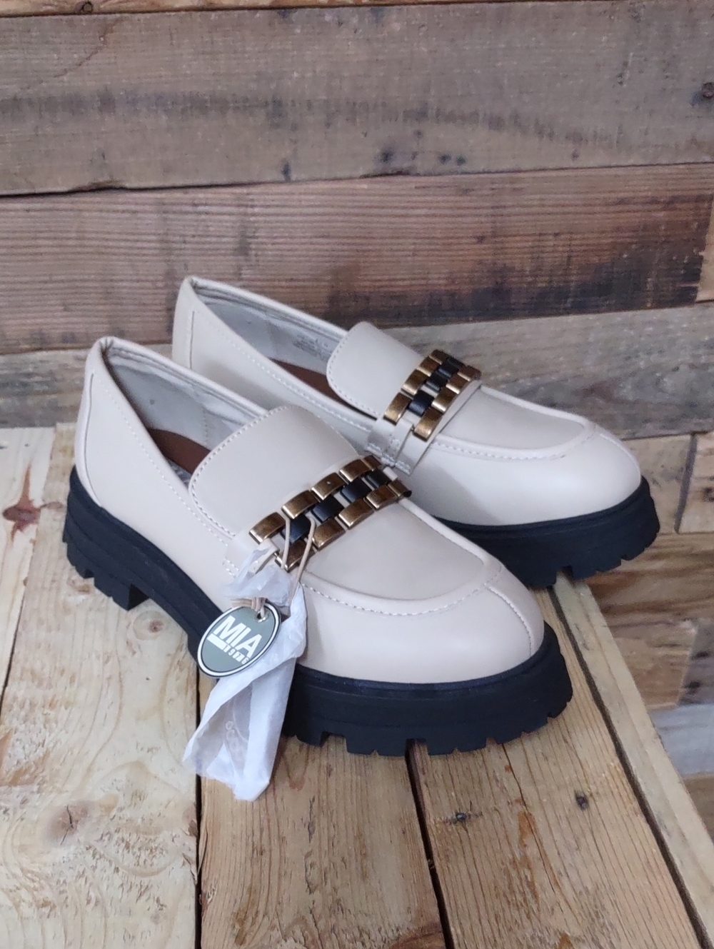 MIA Cream Loafers with Gold Chain and Black Lug Sole Size 8.5